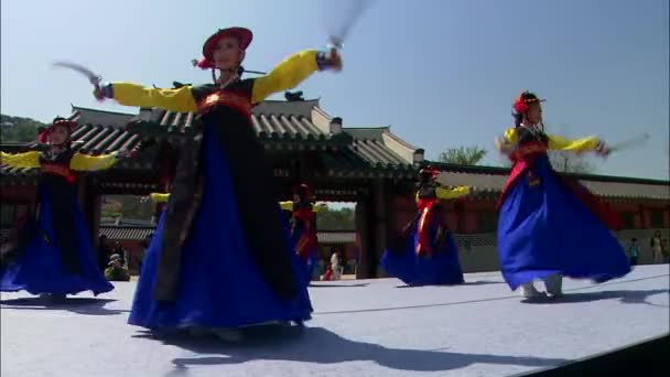 Ballerini Cerimoniali Coreani Nella Fortezza Suwon Hwaseong — Video Stock