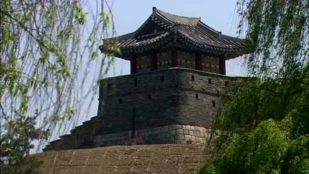 Спостерігаючи Подання Suwon Hwaseong Fortress — стокове відео