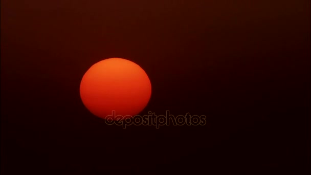 Desvanecimiento de la neblina puesta de sol — Vídeo de stock