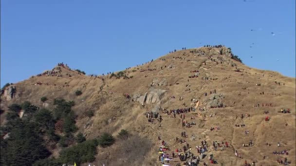在山上的韩国节日 — 图库视频影像
