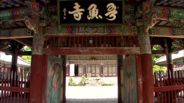 Puerta del templo en Pohang-si — Vídeo de stock