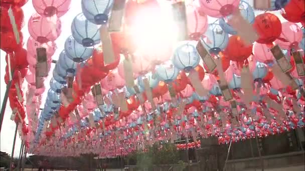 Lámparas tradicionales en el templo de Hwaeomsa — Vídeos de Stock