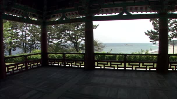 Zobacz Spośród Królewskiego Grobowca Nad Morzem Gyeongju Gyeongbuk Korea — Wideo stockowe