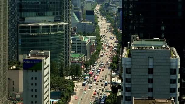 Transport trafik och höga byggnader i Seoul — Stockvideo