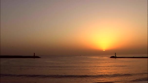 Seascape with lighthouses at sunrise — Stock Video