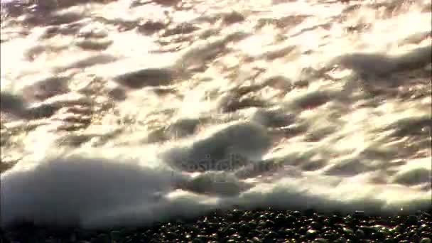 Zeewater wast kust in Korea — Stockvideo