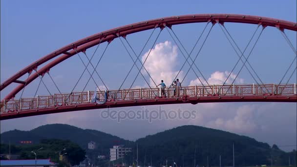 Construcción de puentes en muelle — Vídeo de stock