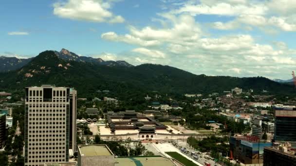 Paisagem de edifícios e carros em Seul — Vídeo de Stock