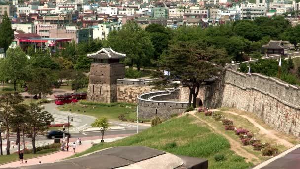 Pevnost a budov v Suwon-si — Stock video
