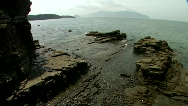 Gosung 江原道の玄武岩質の海岸の眺め — ストック動画