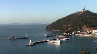 su da yüzen yolcu gemisi 