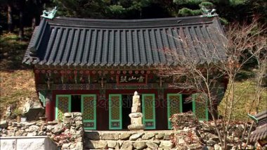 Geleneksel Temple yakınındaki küçük taş pagoda