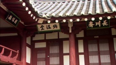 tabelalar antik yapı saçak üzerinde bina