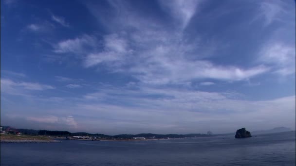 Водний пейзаж з океанського берега — стокове відео