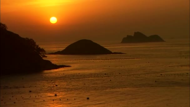 Kore'de deniz üzerinden günbatımı — Stok video