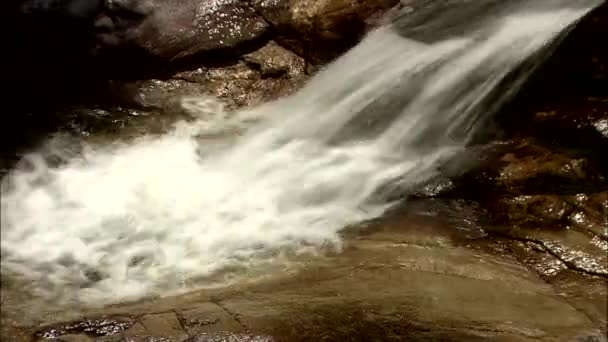 Великий водоспад у Gangneung Сі — стокове відео