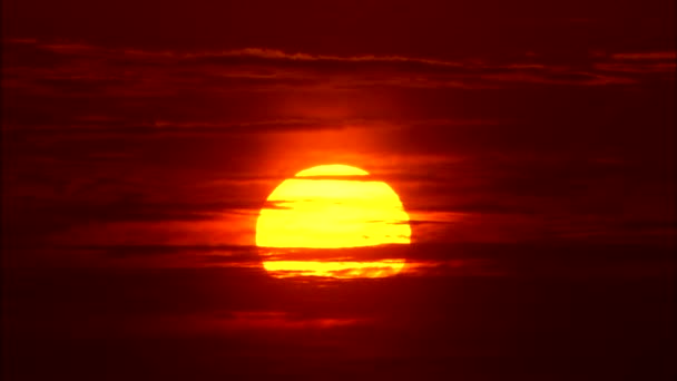 Geweldige oranje zonsondergang — Stockvideo