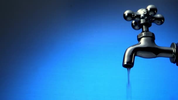 Water drops falling from tap — Stock Video