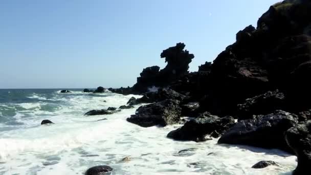 Yongduam Rock van Jeju-eiland — Stockvideo