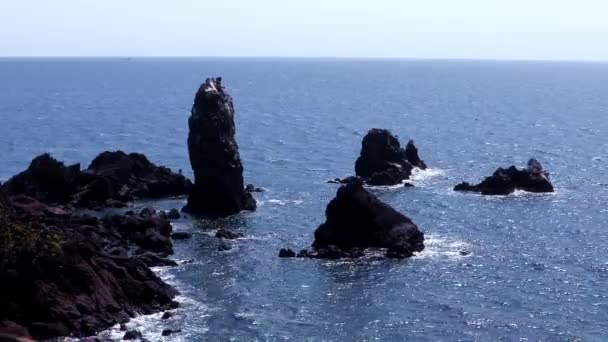 Yongduam Roca de la isla de Jeju — Vídeos de Stock