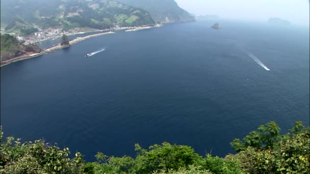 Barcos llegando a la orilla — Vídeos de Stock