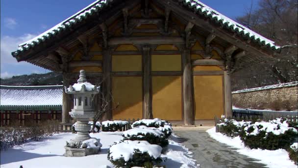 Neige Sur Les Toits Des Bâtiments Lors Journée Ensoleillée Hiver — Video