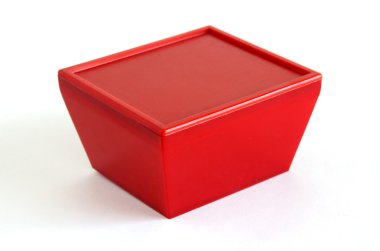 Kırmızı plastik kutu