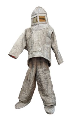 Yangına dayanıklı giyim üzerine beyaz