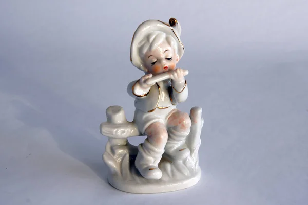 Figurinha de porcelana de um menino — Fotografia de Stock