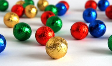 Renkli parlak topları