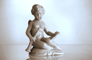 Bir flüt çalmaya melek