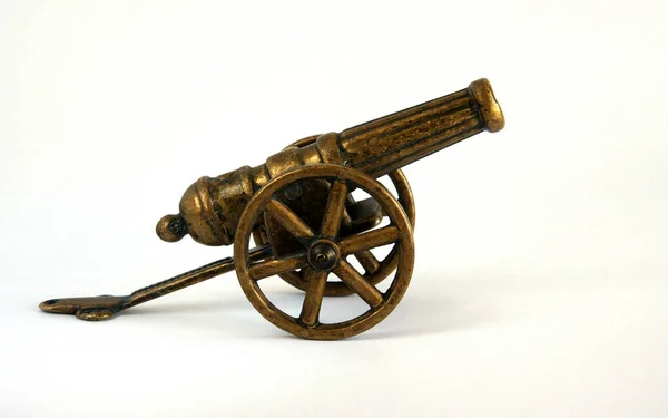 Antieke bronzen miniatuur kanon — Stockfoto