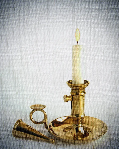 Candelabro de latón con snuffer — Foto de Stock