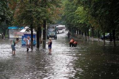 Ağır yağmur sonrası sel