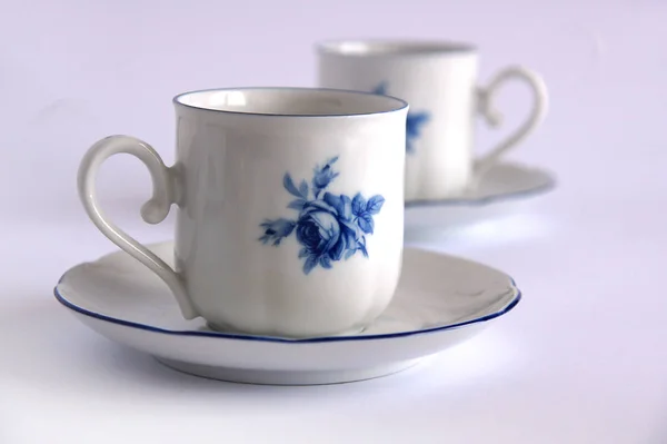 Старые фарфоровые чайные чашки — стоковое фото