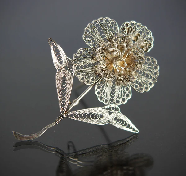 Vintage filigree silver brooch Flower — Stock Photo, Image