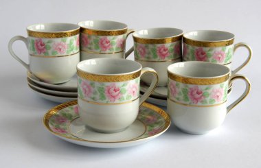 Altı antika porselen fincan