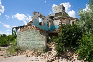 Terk edilmiş bir fabrika kurguları harap tuğla