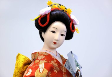 Japon porselen bebek