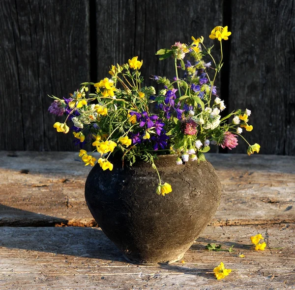 Букет з диких квітів — стокове фото