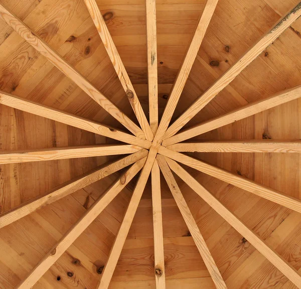 Plafond d'un pavillon en bois — Photo