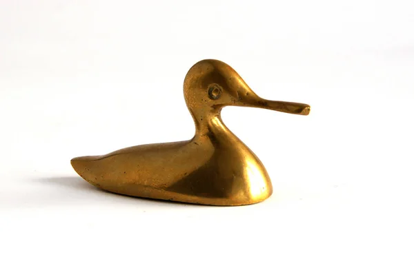 Estatueta de bronze de um pato — Fotografia de Stock