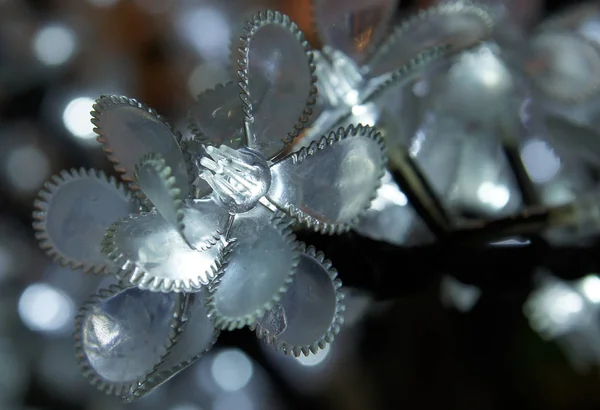 Flores artificiais com LEDs luminosos — Fotografia de Stock