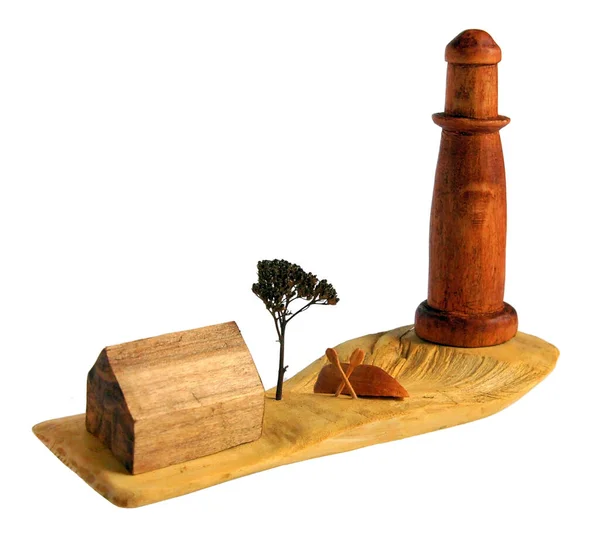 Composição Esculpida Madeira Representando Farol Ilha Isolado Sobre Fundo Branco — Fotografia de Stock