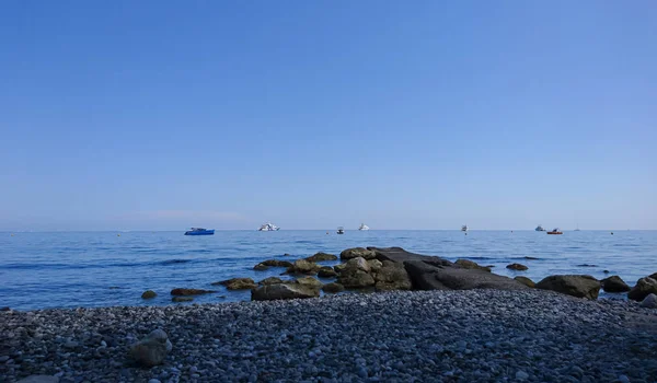 Azul paisagem colorida de água calma do Mar Mediterrâneo no verão — Fotografia de Stock