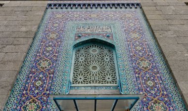 Rusya'nın St. Petersburg Camii ayrıntıları. Öyle oldu Türkiye dışında Avrupa'nın en büyük Camisi.