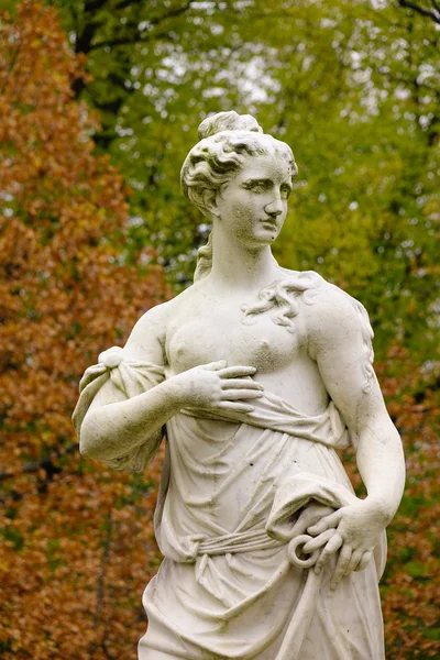 Statue at the park — Stock Photo, Image