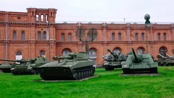 圣彼得堡 俄罗斯 2016年10月14日 俄罗斯圣彼得堡露天武器展品军事历史博物馆的坦克 — 图库照片