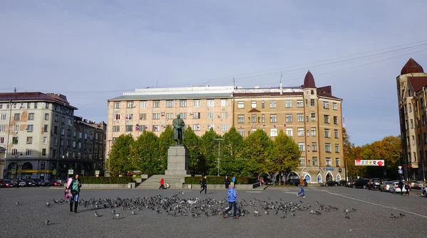 Viborg Ryssland Okt 2016 Människor Som Gick Gatan Vid Röda — Stockfoto