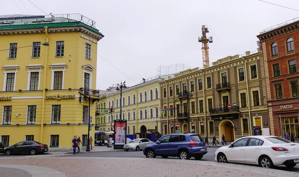 San Petersburgo Rusia Octubre 2016 Coches Corriendo Calle Centro San —  Fotos de Stock